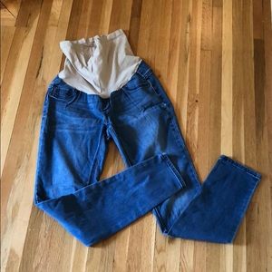 Adorable full panel skinny maternity jeans!